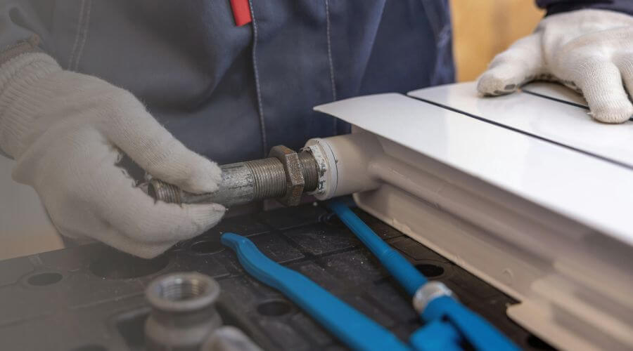 Expert burst pipe repair services in Satanta, KS